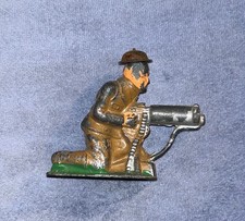 BARCLAY LEAD SOLDIER MACHINE GUNNER KNEELING LONG STRIDE TIN HELMET 702