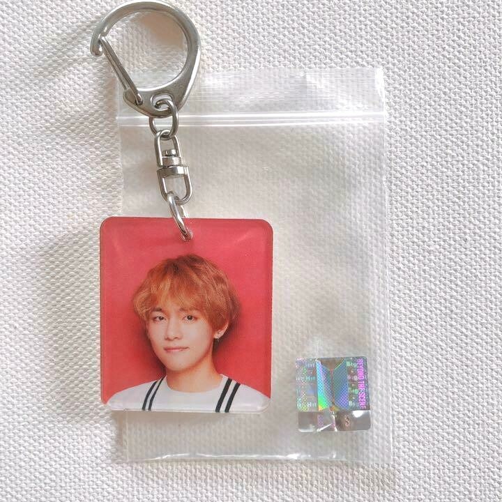 BTS V Taehyung Key ring SHIBUYA 109 Xmas 2017 Japan Official BTS V Taehyung Key ring SHIBUYA 109 Xmas 2017 Japan Official