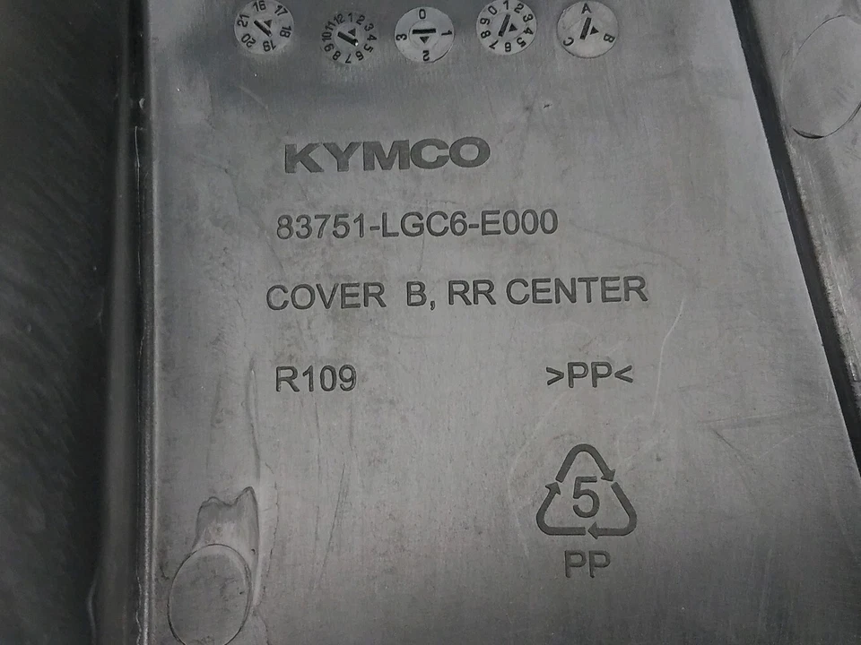 Passage de roue arrière - KYMCO AK 550 - GPA-1052297793 - J9-3484U - Photo 3/4