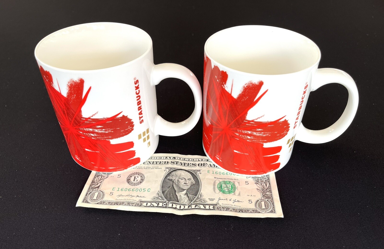 Starbucks 2014 Holiday Red Floral Starburst 12oz Coffee Mug Set of 2