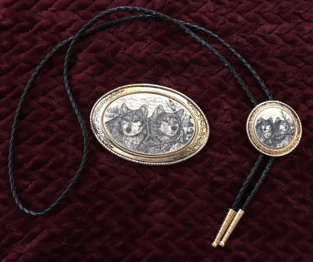Wolves Belt Buckle Bolo Set; Barlow 