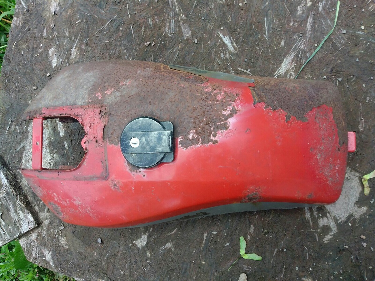 1984 Kawasaki GPz 550 zx550 Fuel Tank Gas Tank Red No Key NO