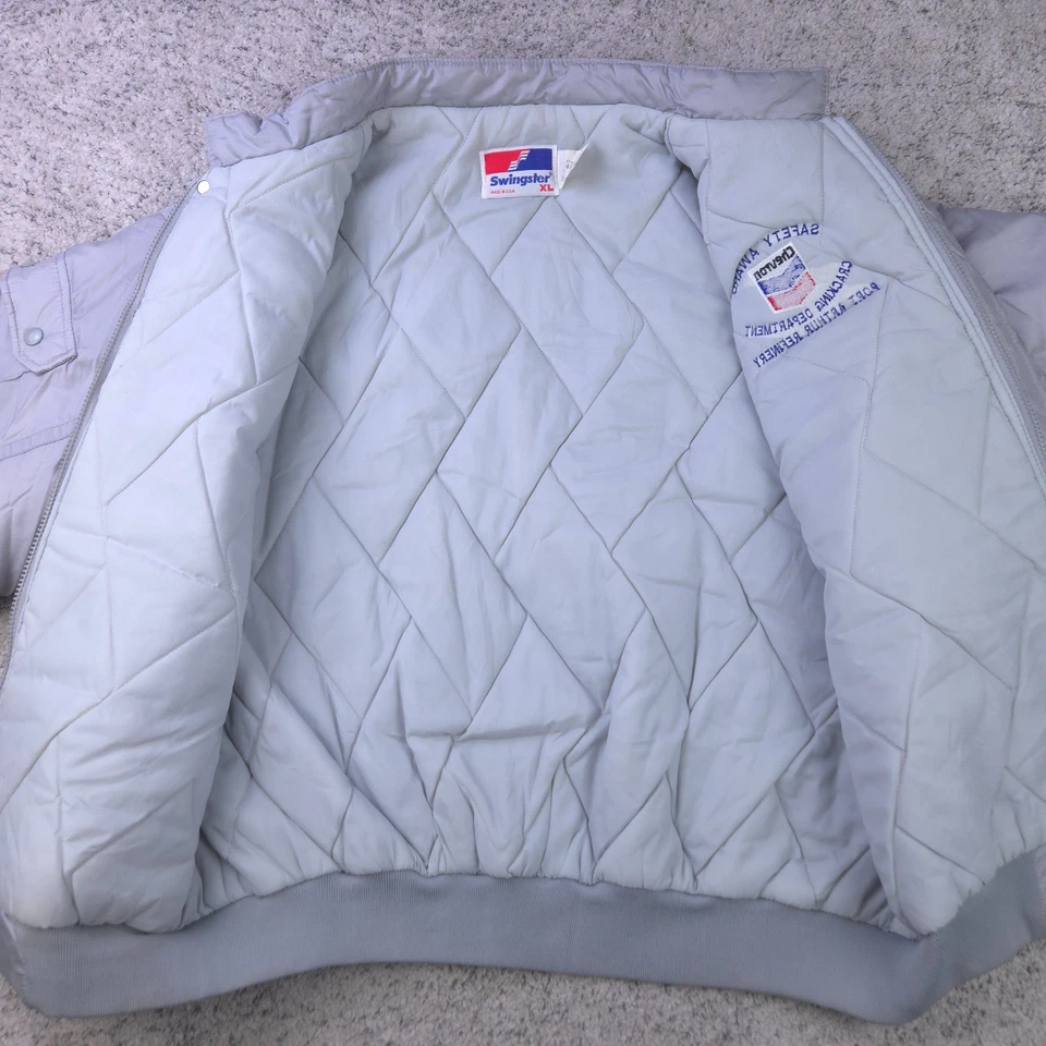Chaqueta Swingster De Colección Para Hombres XL Bombardero Aislada Chevron Oil Logo Nylon Gris Foto 3 de 4