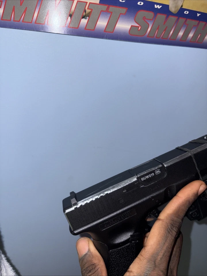 glock 19 BB gun CO2 With Laser - Image 2 of 4