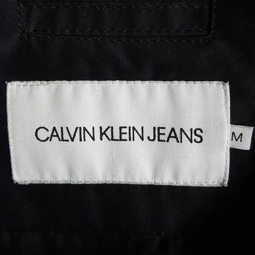 Calvin Klein Men's Padded Jacket M Lightly Used thumbnail 4