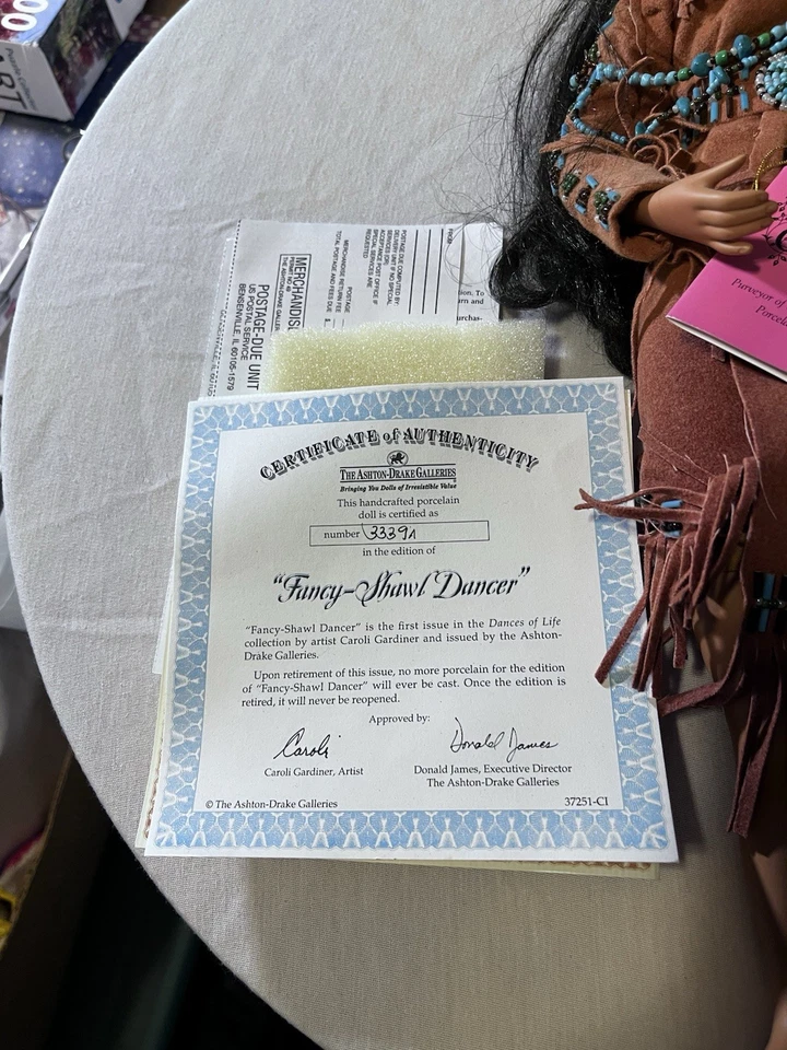 "Muñeca nativa americana de porcelana Paradise Gallery chal de fantasía bailarina 17""" Foto 2 de 4