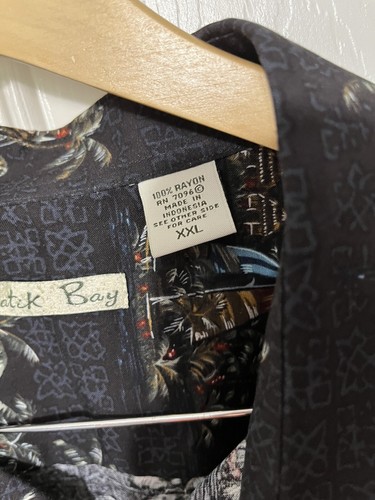 EUC Batik Bay Men's XXL Button Shirt Short Sleeve Hawaiian Tiki Hut Black - Picture 6 of 9