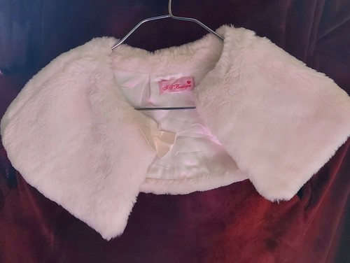 F.L Boutique White kardashian Girls Babies Faux Fur Shoulder Cape Age Size XS - Picture 2 of 12