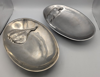 Vintage Mariposa Brillante Jalapeno Pepper and a Garlic Oval Bowls- set of 2