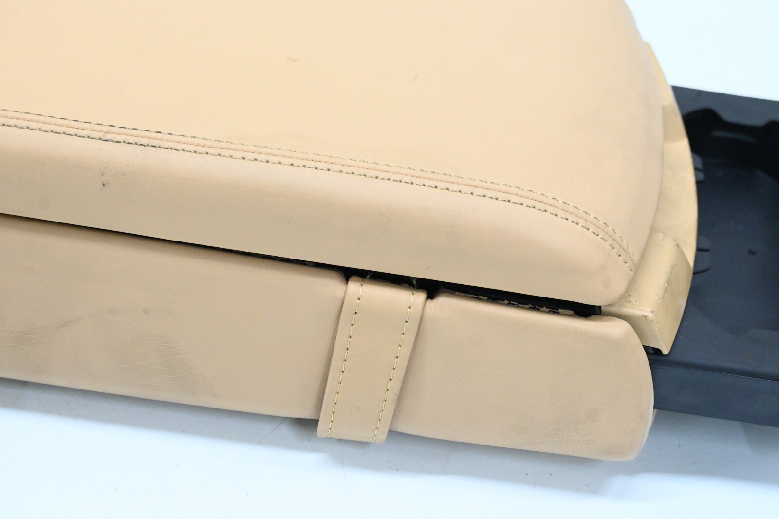 ⭐ 03-12 Maserati Quattroporte Rear Center Console Arm Rest Cushion Trim 31k Oem