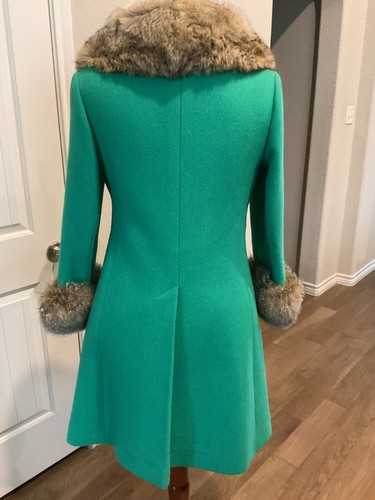 VINTAGE NEIMAN MARCUS Kelly Green Wool/Fox Sleeves/Collar Coat. Lined. Gorgeous. - Picture 7 of 15
