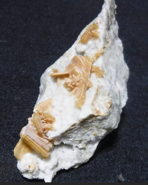 Barite Crystals on Drusy Quartz, Juanita Mine, Socorro Co.  NM