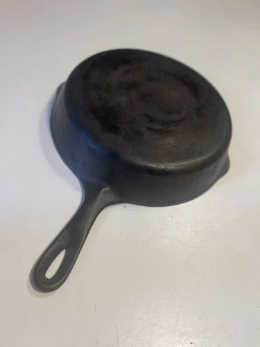 Wagner Ware Sidney -O- Cast Iron Skillet No.8 Fry Pan Vintage 1058J