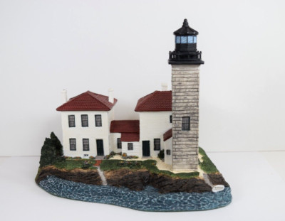 Harbour Lights Lighthouses HL188 ''Beavertail'' RI - Mint in its box with a COA.