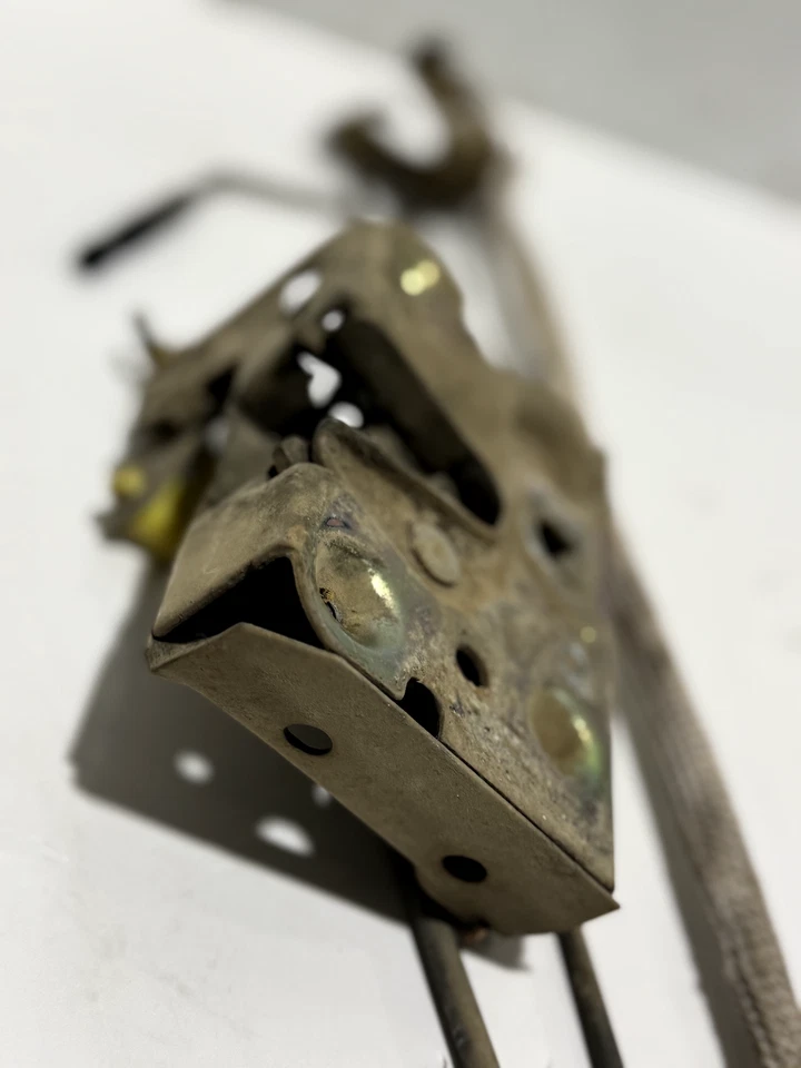 1992-1996 Ford F150 F250 F350 LEFT REAR DOOR LINKAGE AND MECHANISM OEM - Image 4 of 4