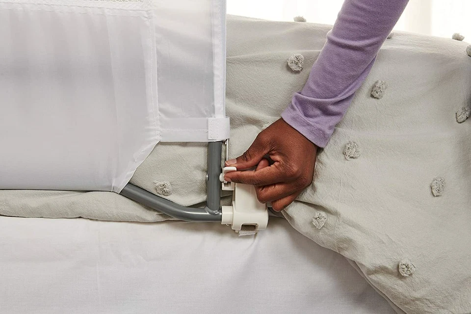 Protector de riel de cama de seguridad Gilo Swing Down escondido para niños bebé 43 x 20 pulgadas Foto 3 de 4