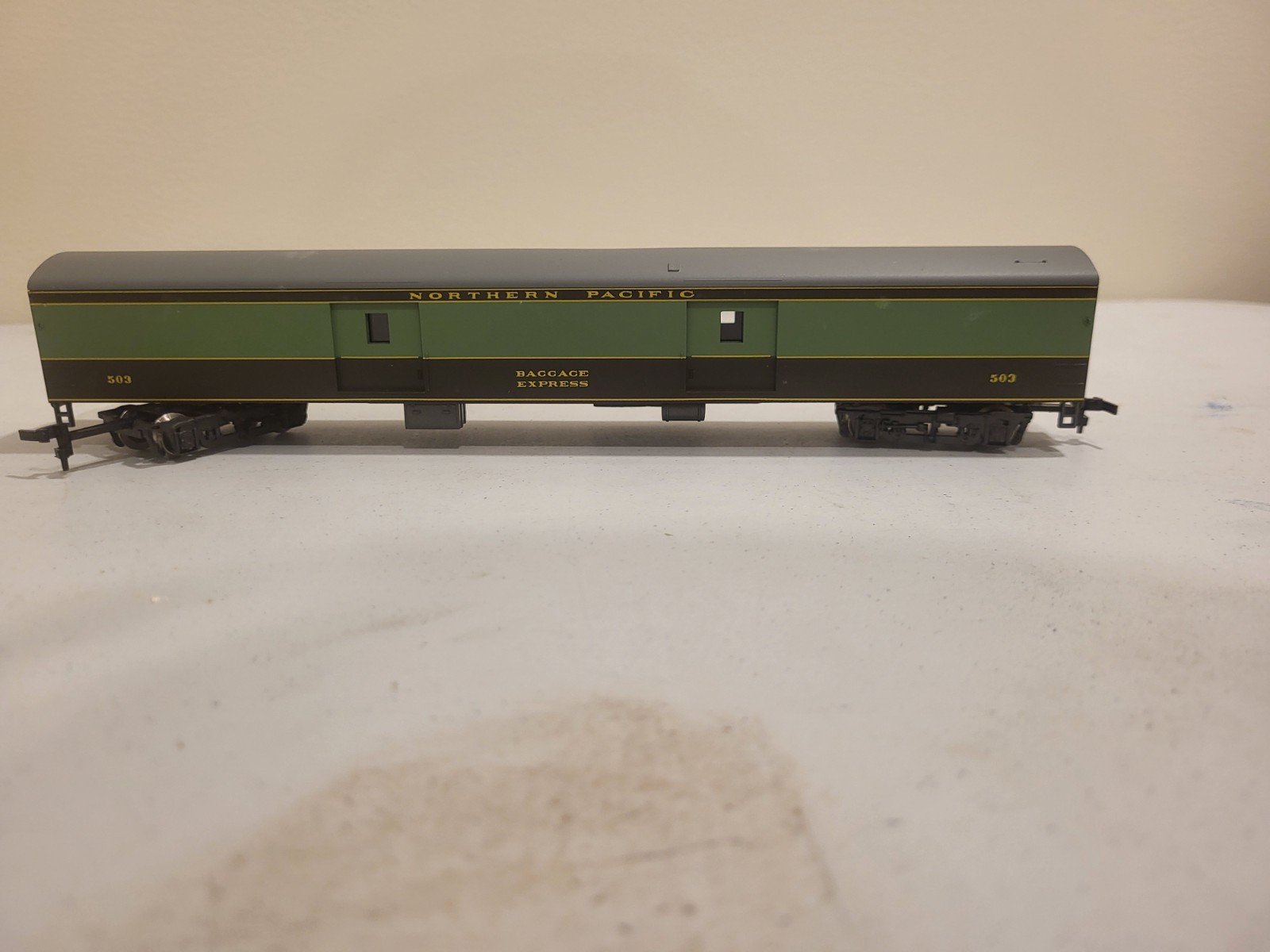 HO Scale AHM/Rivarossi Northern Pacific Baggage Express Coach thumbnail 10