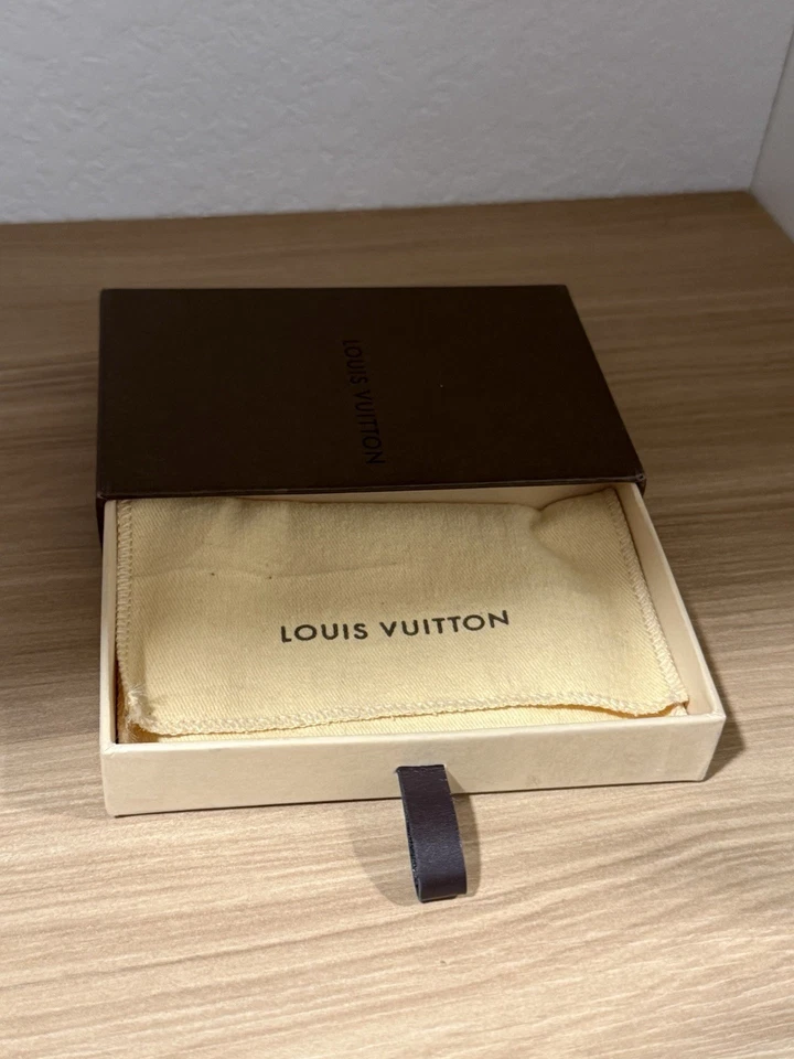 Pulsera de cuero para hombre Louis Vuitton Blue Ocean con cierre magnético Foto 3 de 4