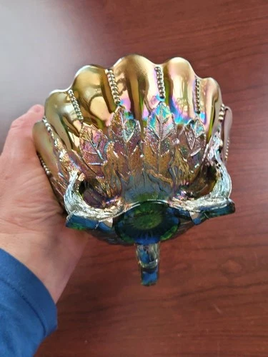 Super Pretty Green Northwood Carnival Glass Leaf & Beads Pattern Nut Bowl