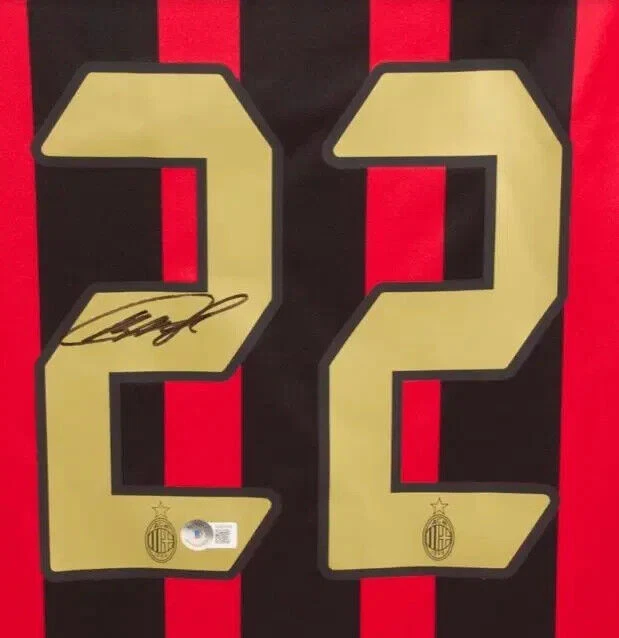 Camiseta de fútbol local firmada por Ricardo Kaka del AC Milan #22 con Beckett Witness Foto 2 de 4