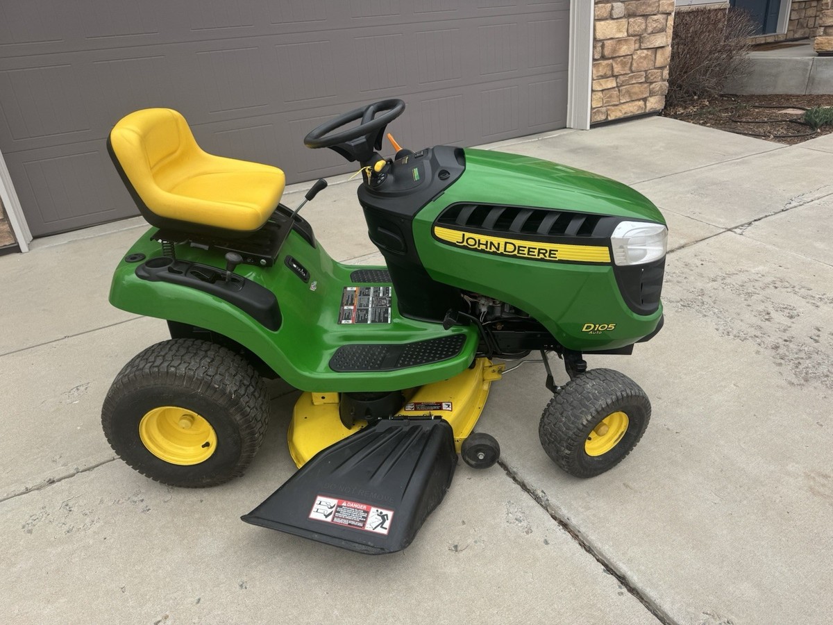 John Deere D105 Riding Lawn Excellent Only 220 Hours!