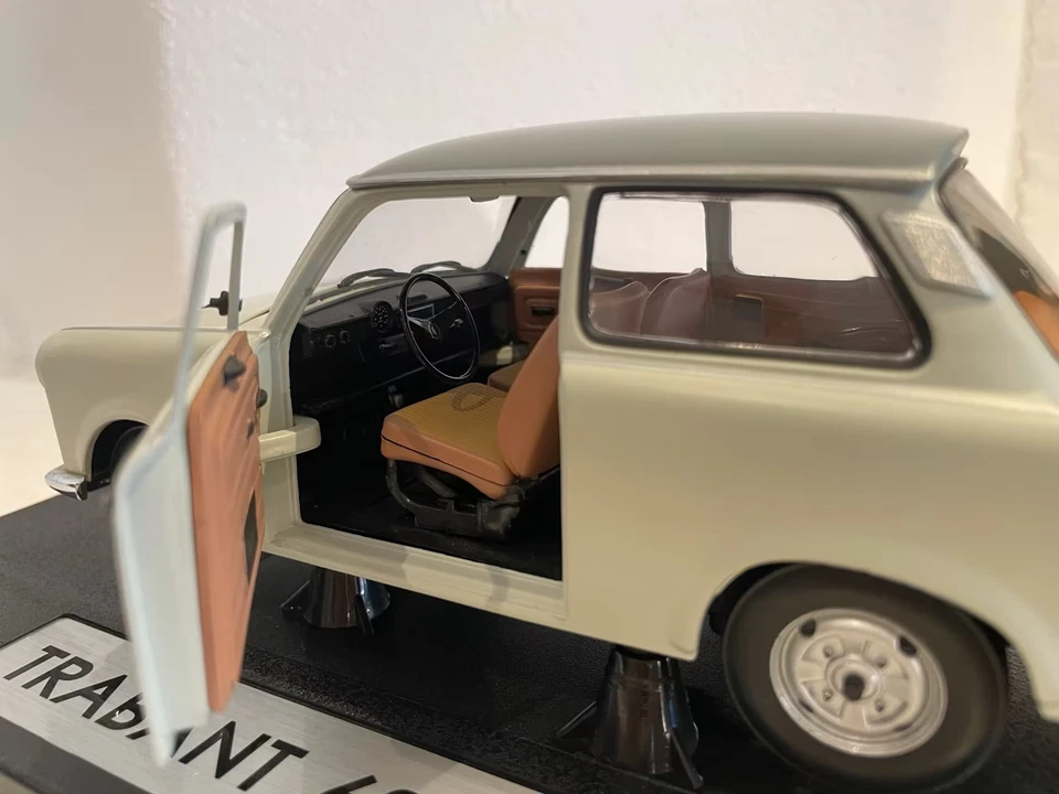 Trabant Modellauto SunStar 1:18 - Bild 3 von 4