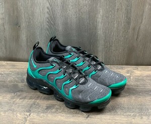 black and green vapormax plus