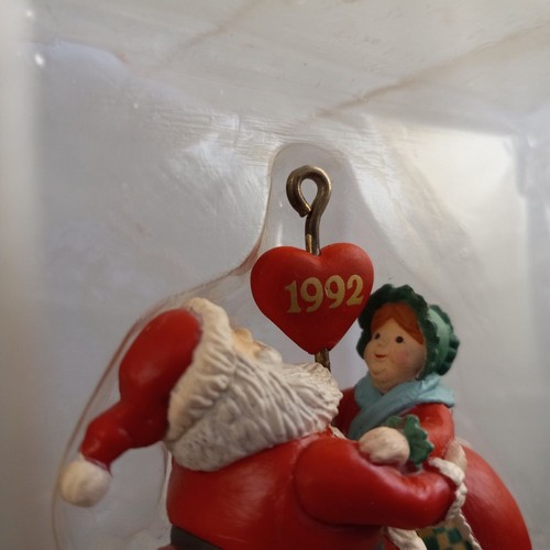 Christmas Couple Ornament Carlton Heirloom Collection 1992 (Used with Box) - Picture 5 of 8