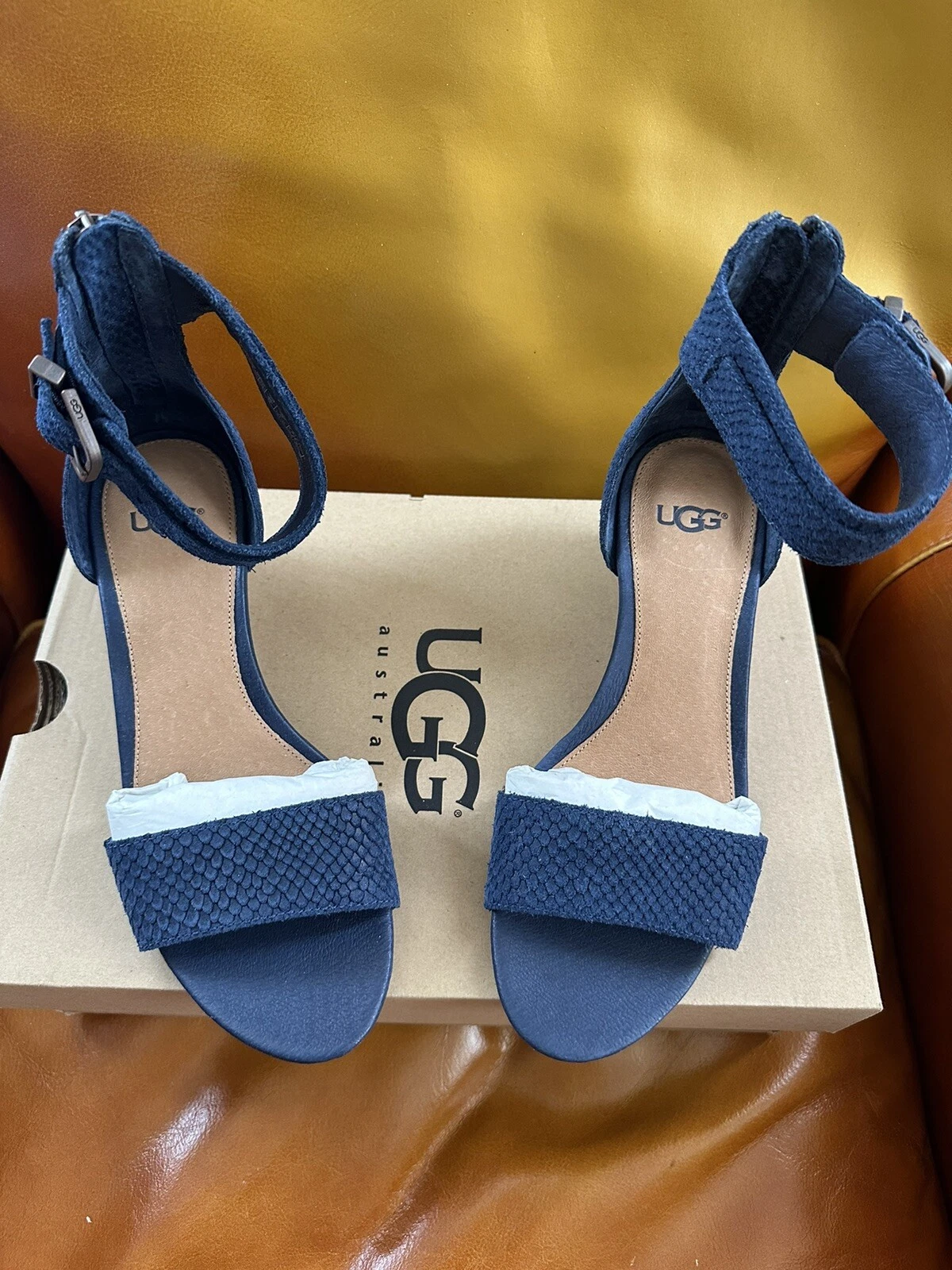 SANDALO MARINO NUOVO CON SCATOLA UGG CON CHAR MAR TAGLIA 6