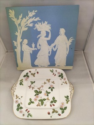 WEDGWOOD Wild Strawberry Bread & Butter Plate