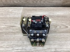 Allen-Bradley 709-AOD103 Size 0 Motor Starter With 120 Volt Coil #04H36PR8*CO