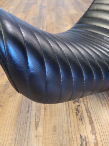 Le Pera LK-021PT Cherokee Motorcycle Seat - Pleated Seat ('06-'17) - Picture 9 of 24