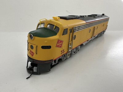 PROTO 2000 HO Scale 8701 E8/9 MILWAUKEE ROAD LOCOMOTIVE #35A