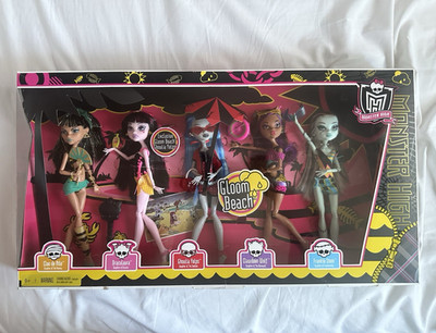 Monster High Gloom Beach 5-Doll Gift Set with Ghoulia Yelps Exclusive - UNOPENED