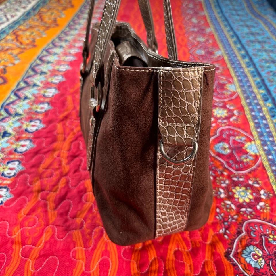 Tommy Hilfiger Bolso de Mano de Gamuza Marrón Asa Superior Correa de Cuero en Relieve de Cocodrilo Acento Foto 3 de 4