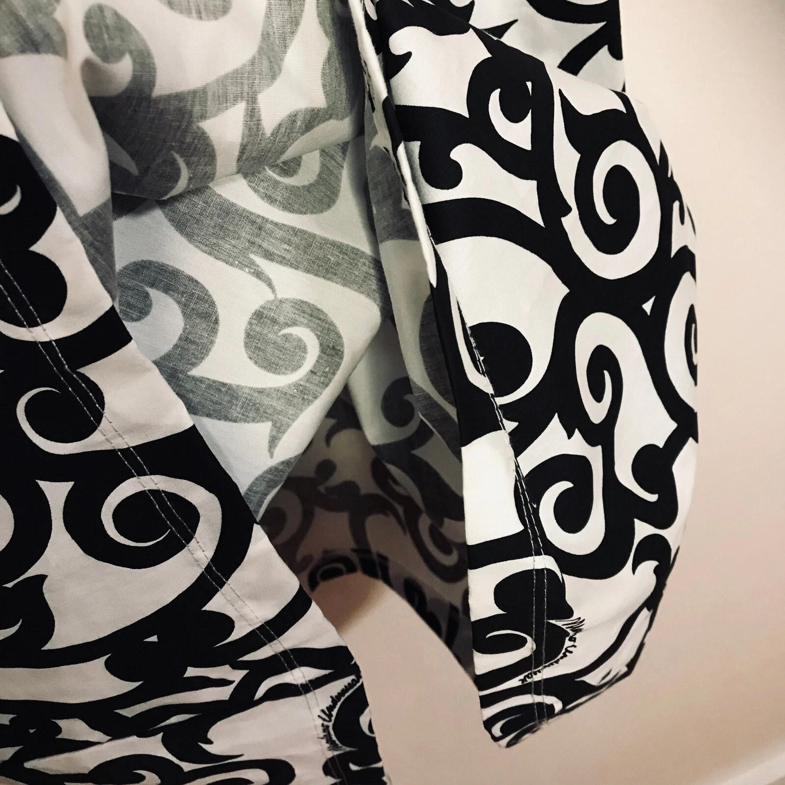 Abito intimo Moschino nuovo con etichetta ZUA5404 9030 1001 USA taglia XS attorcigliato vortice