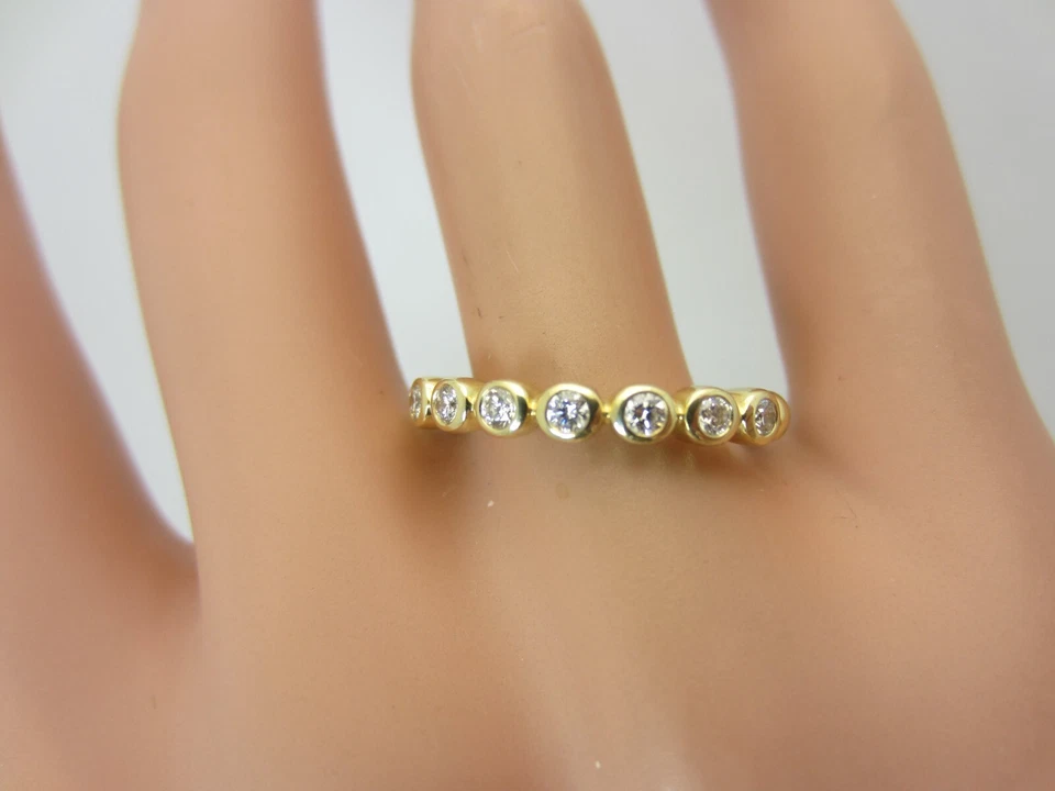 Anillo Lagos Caviar Diamante Pila Oro Amarillo 18k Foto 2 de 4