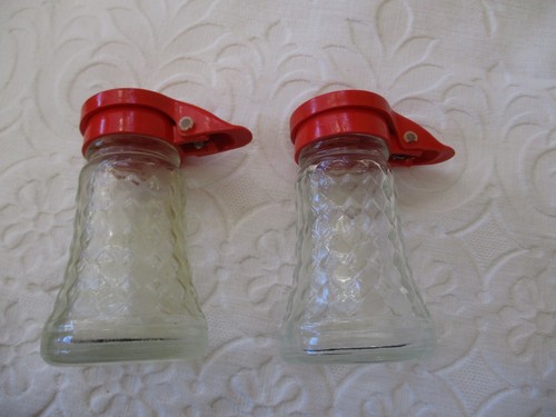 Vintage Danielle Salt & Pepper Shakers 1950's Red Flip Top Clear Diamond Glass - Picture 3 of 15
