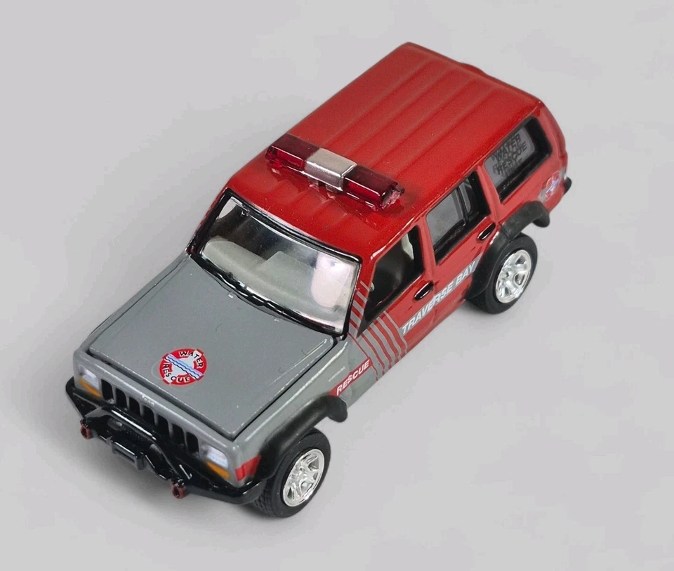 JEEP CHEROKEE XJ BAY RESCUE Rare Diorama Collectible DieCast Model 1:64 LOOSE - Image 2 of 4