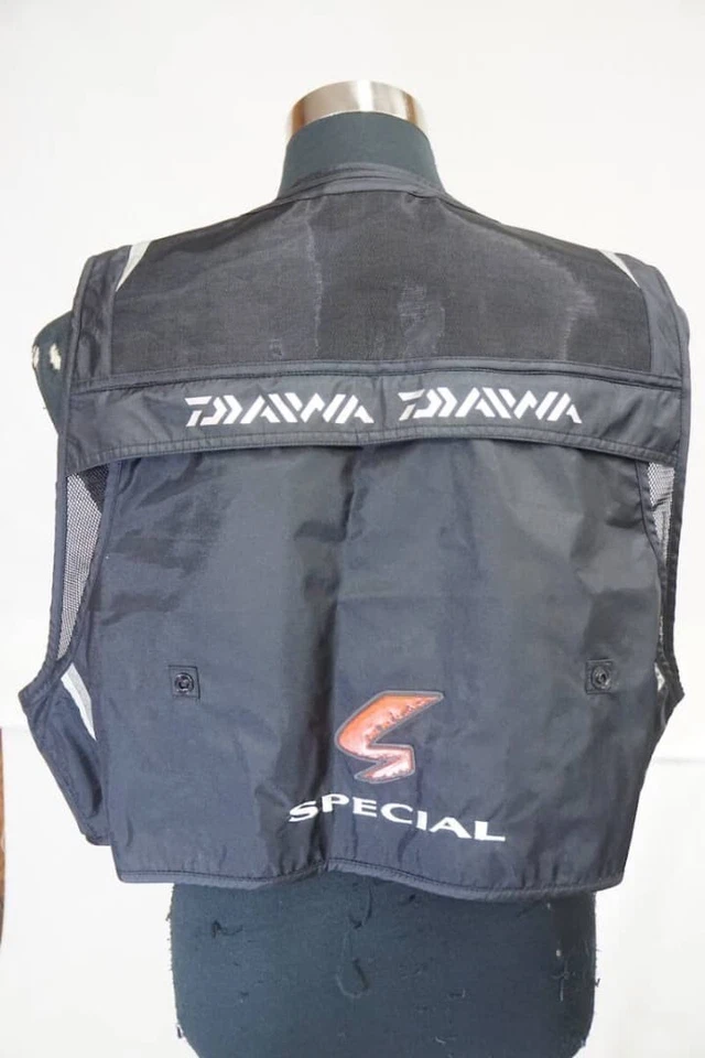 DAIWA DV-1000 Chaleco de Pesca Negro Multi-Bolsillo Corto Plano Usado Foto 2 de 4
