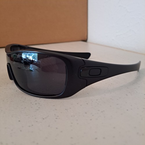Oakley Sunglasses Antix 12-959 Black Wrap Frames Gray Mirrored Lens T-21 - Picture 2 of 11