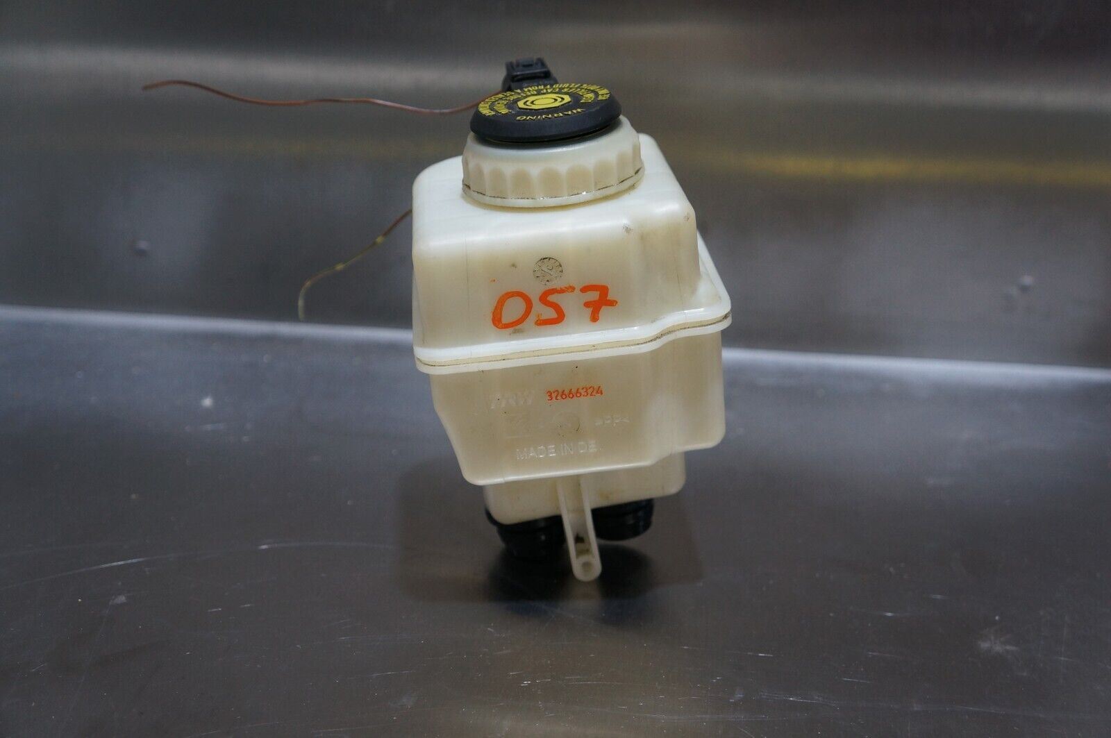 20092015 bmw 760i 750li 740li f01 f02 brake fluid tank reservoir