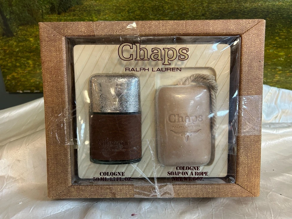 CHAPS BY RALPH LAUREN 50 ML COLONIA/JABÓN DE COLONIA 6 OZ EN UNA CUERDA (JUEGO DE REGALO) Foto 2 de 4