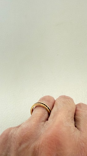 VINTAGE GOLD TONE CHANNEL SET RED ETERNITY BAND RING SIZE 6.75 STACKABLE - Picture 2 of 6