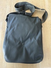 Incase Laptop Messenger Pack Bag -Fits most 17in  - Olive Drab, Green, New