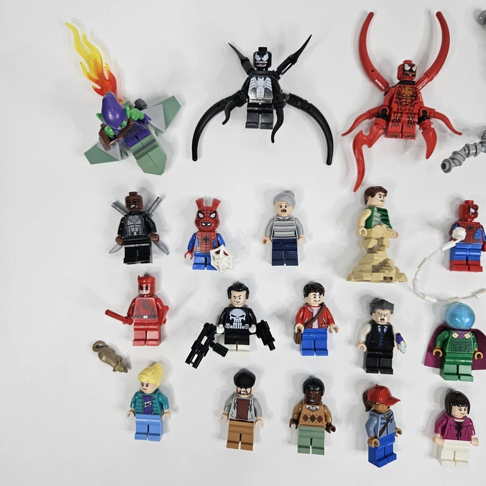 LEGO 76178 Marvel Daily Bugle Lot Of All 25 Minifigures With Accessories - Image 2 of 4