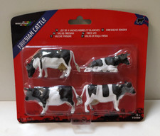 BRITAINS  ANIMALI IN PLASTICA VACCHE FRISONE FRIESIAN CATTLE 4 PEZZI   ART 40961