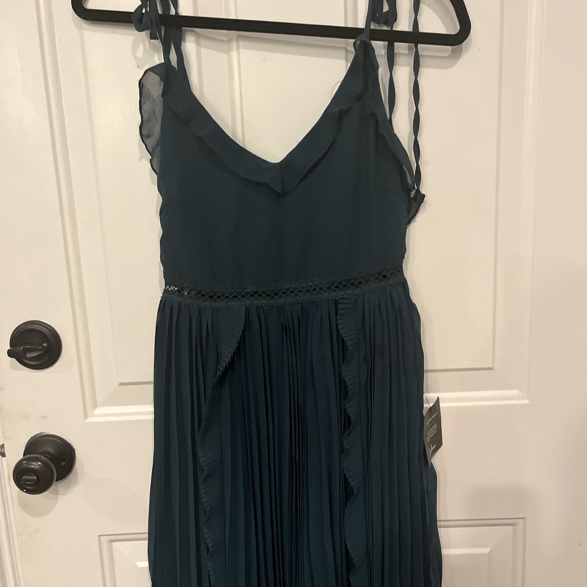 Lulus Never a Dull Moment Emerald Green Tie-Strap Pleated Midi Dress