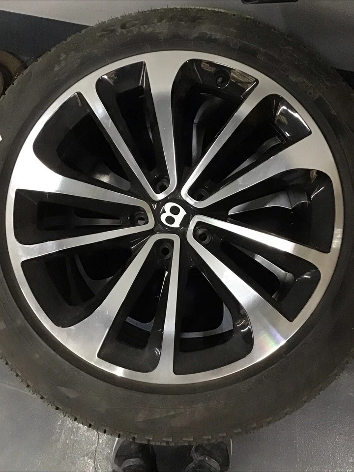 2x Original Alufelgen Bentley Bantayga mit M+S Pirelli Reifen 285/45 R21 - Bild 2 von 4