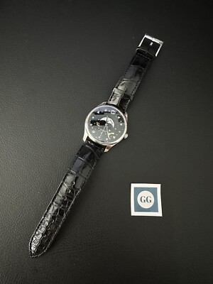 Gucci G-Timeless 40 mm Silver Case with Black Leather Strap Men s Wristwatch